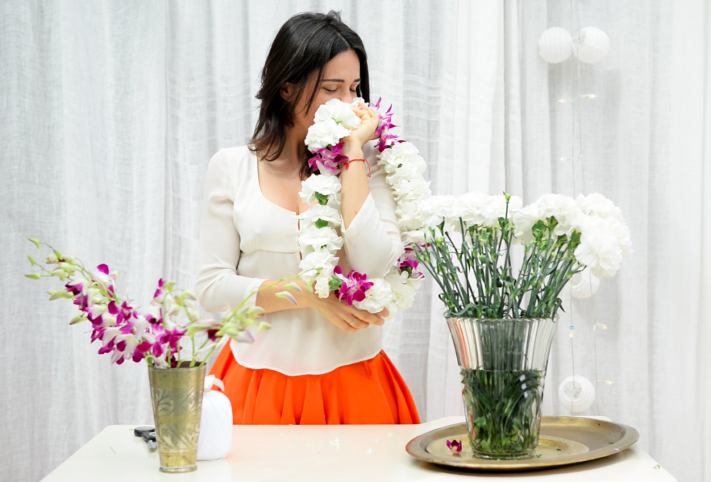 come fare una collana hawaiana di fiori veri