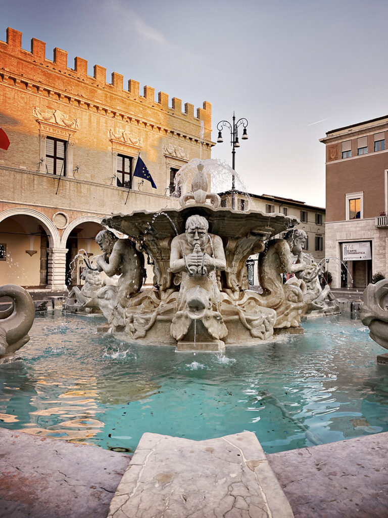 cosa vedere a Pesaro piazza del Popolo